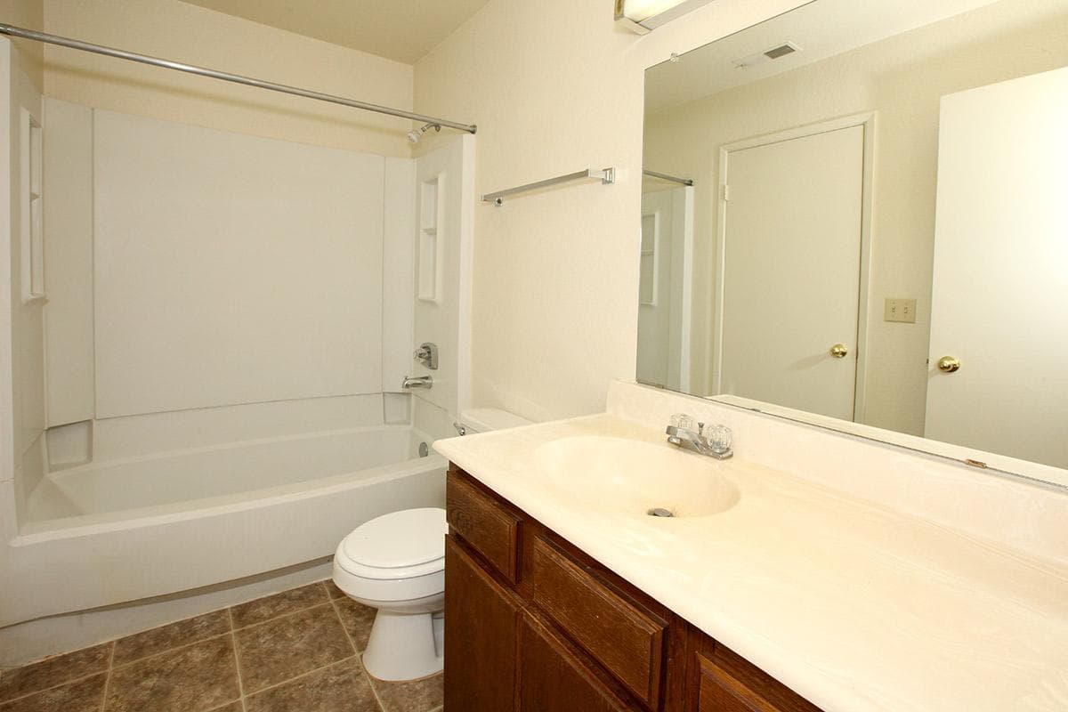 Bakersfield Apartment: 8200 Kroll Way