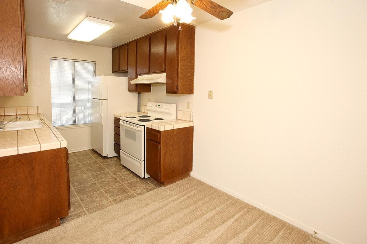 Bakersfield Apartment: 8200 Kroll Way