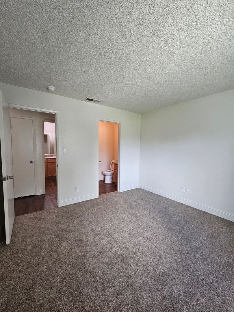 Fresno Apartment: 4918 N. Ninth