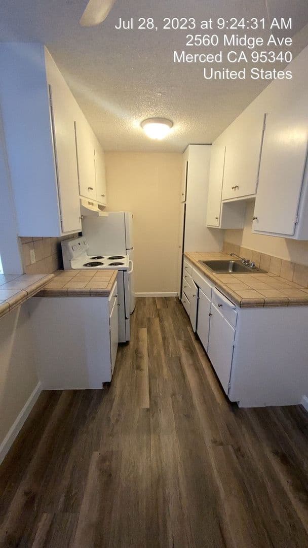 Merced Apartment: 2560 Midge Ave.