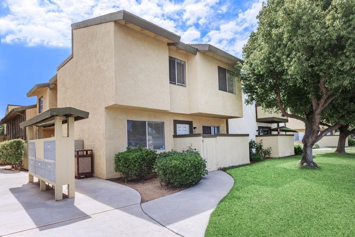 Bakersfield Apartment: 800 New Stine Road