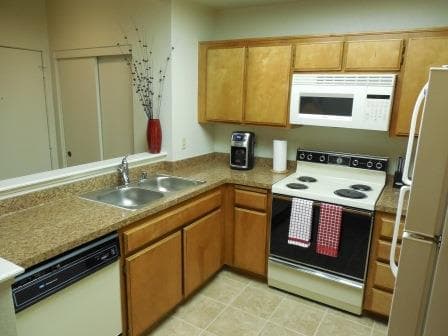 Bakersfield Apartment: 8101 Camino Media