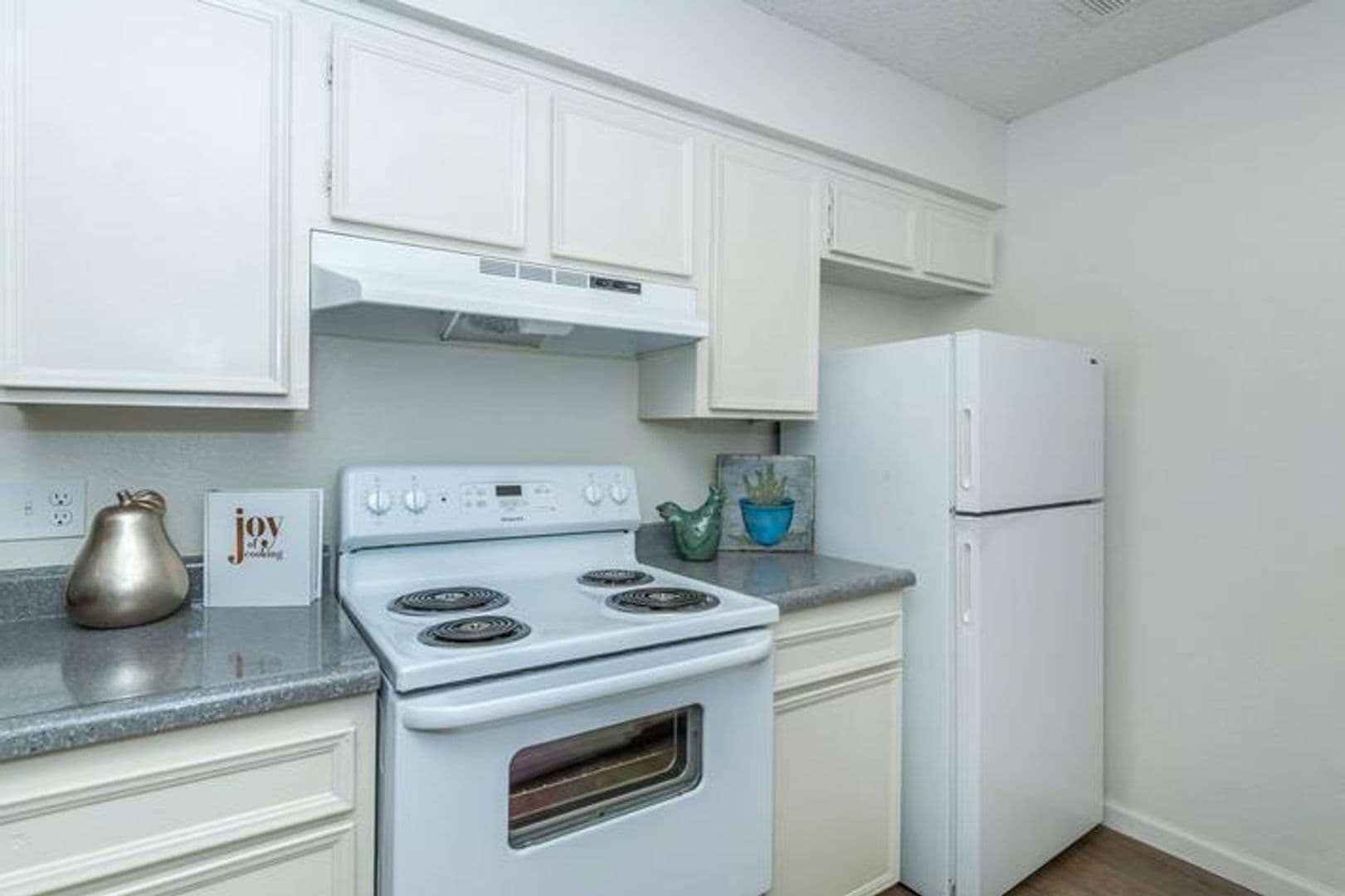 Clovis Apartment: 1201 Scott Ave.