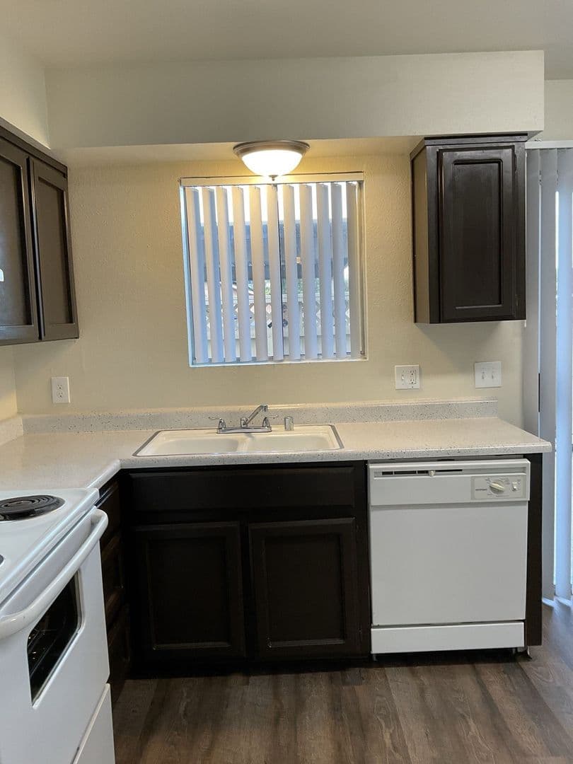 Fresno Apartment: 190 N Willow Ave