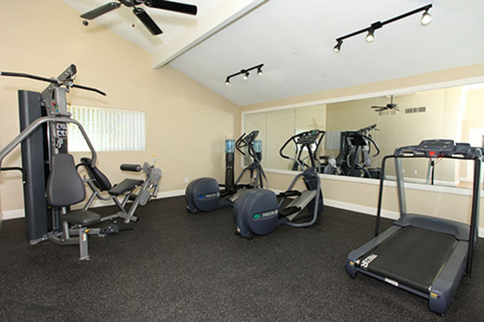 Bakersfield Apartment: 2401 Eric Way