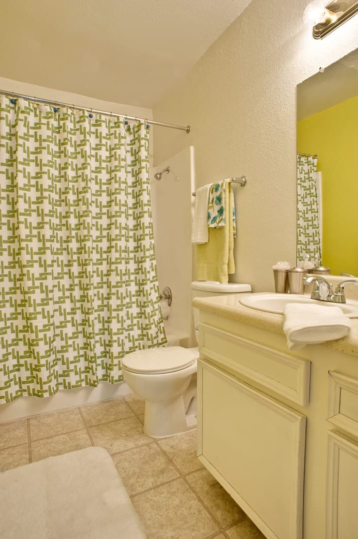 Bakersfield Apartment: 901 W. Columbus Street