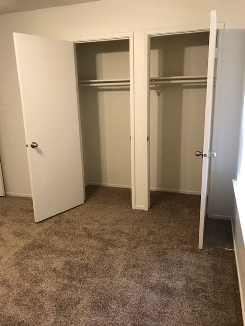 Clovis Apartment: 300 W Alamos Ave