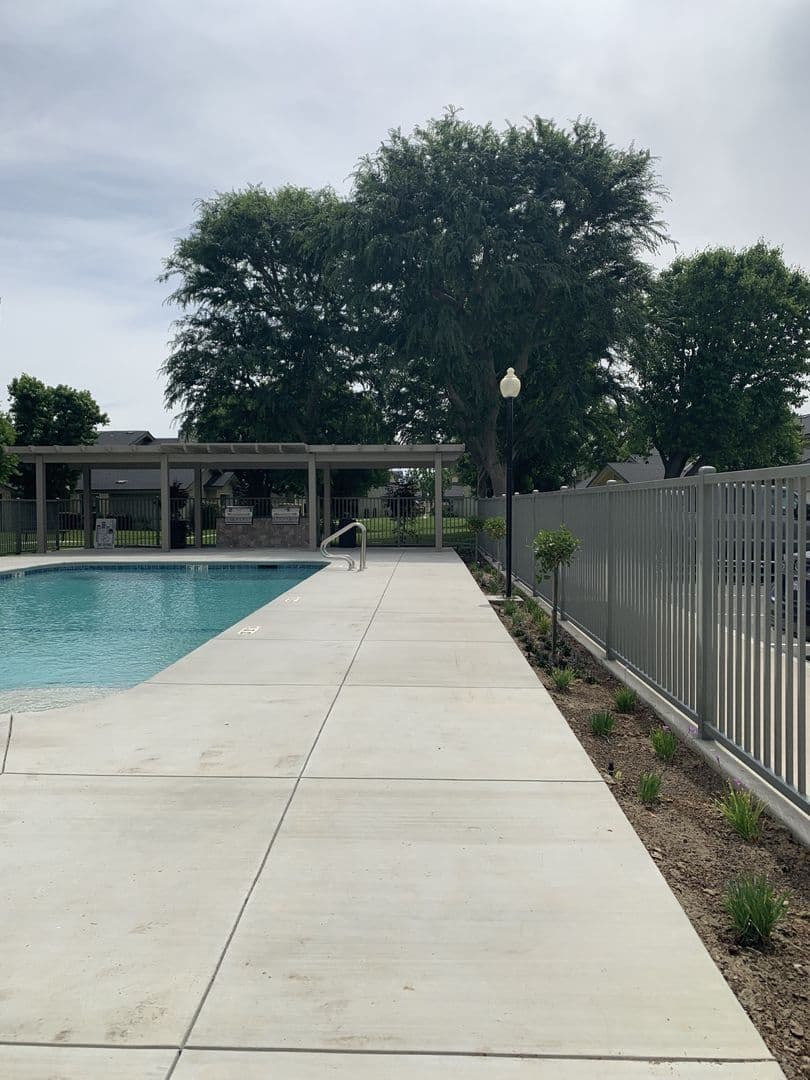 Bakersfield Apartment: 901 Mohawk St.