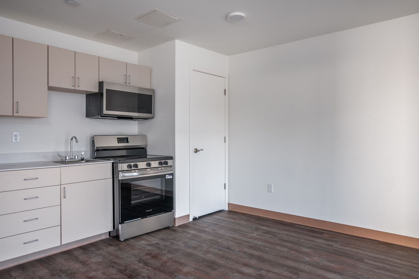 Fresno Apartment: 1840 Broadway Street