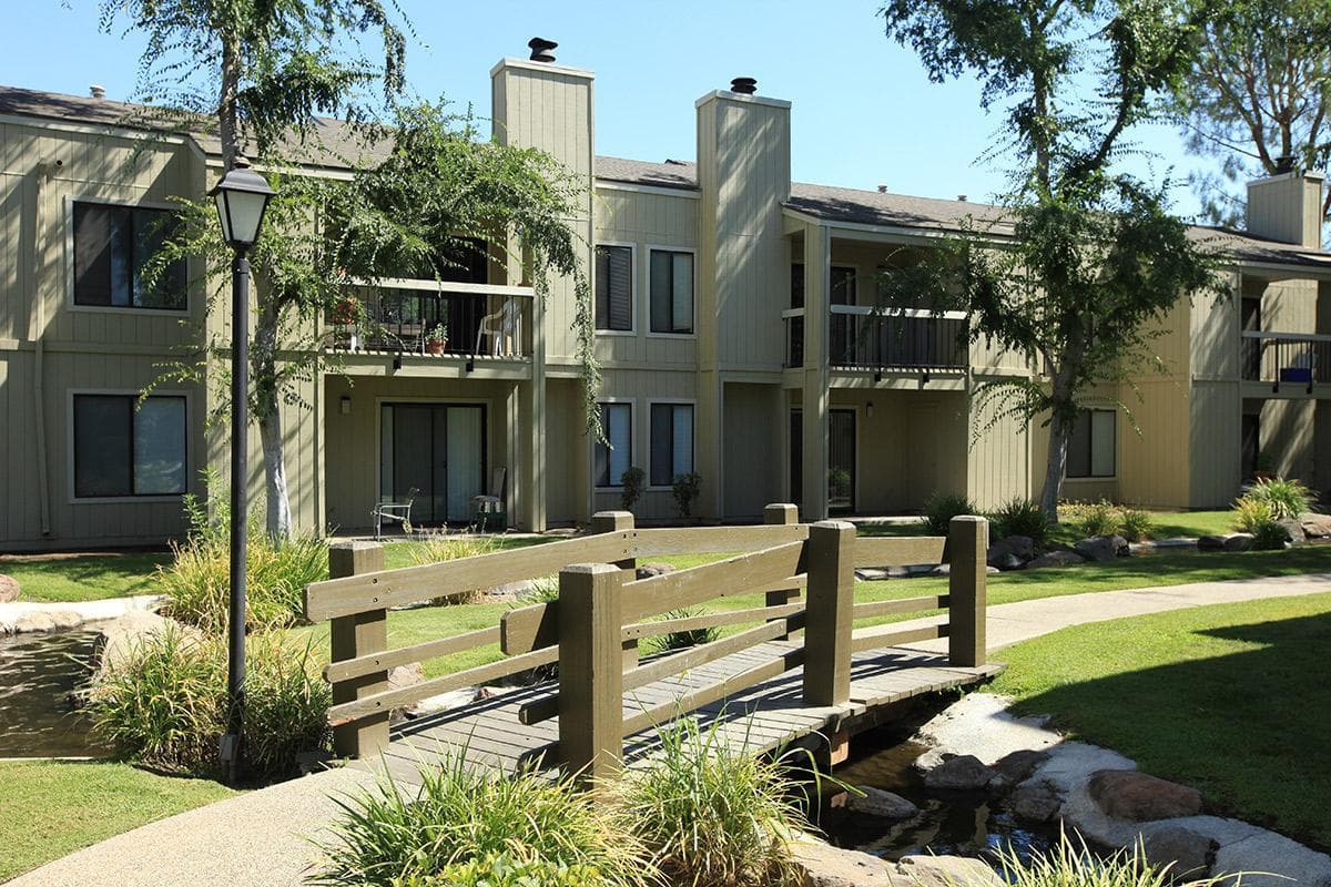 Bakersfield Apartment: 8200 Kroll Way