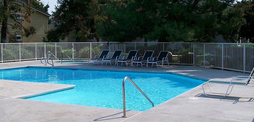 Bakersfield Apartment: 8101 Camino Media