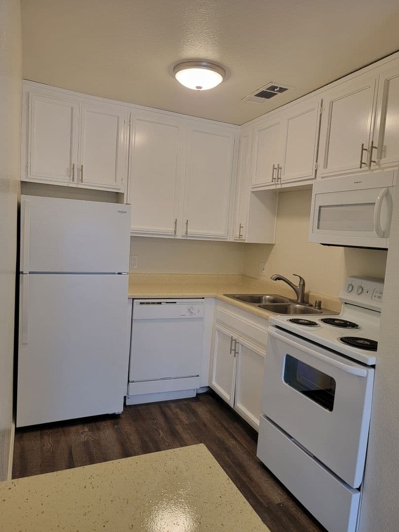 Fresno Apartment: 4294 N Hughes Ave.
