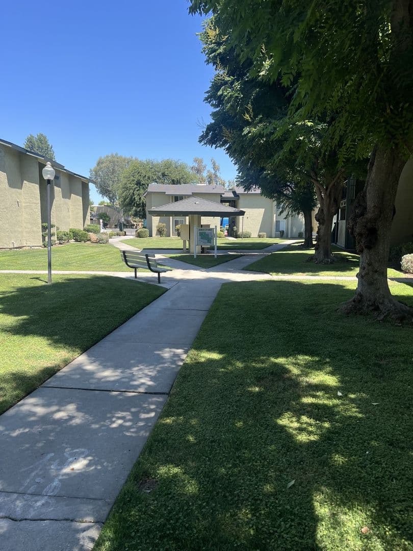Bakersfield Apartment: 5051 Ming Ave.