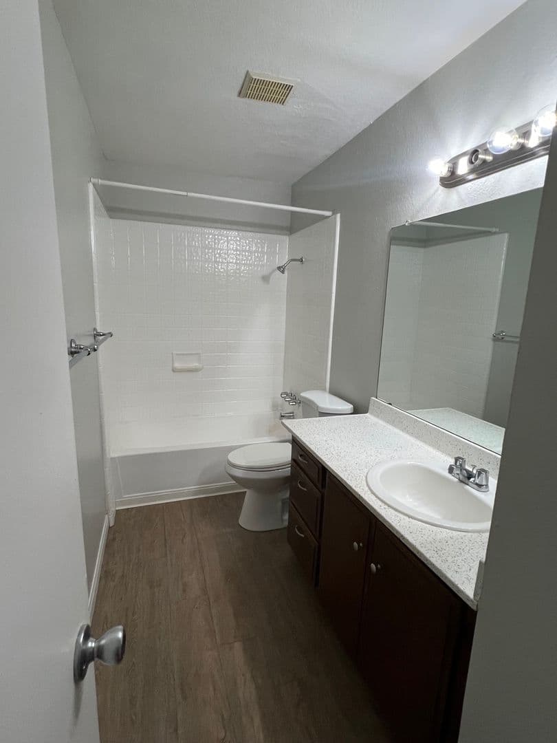 Bakersfield Apartment: 5051 Ming Ave.