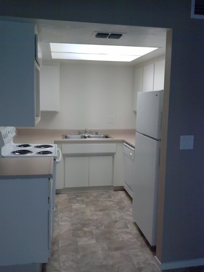 Bakersfield Apartment: 800 New Stine Road