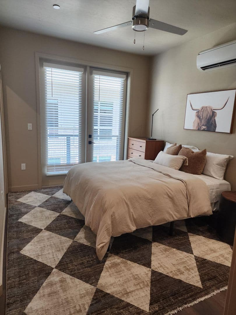 Hanford Apartment: 1000 W. 7th Street