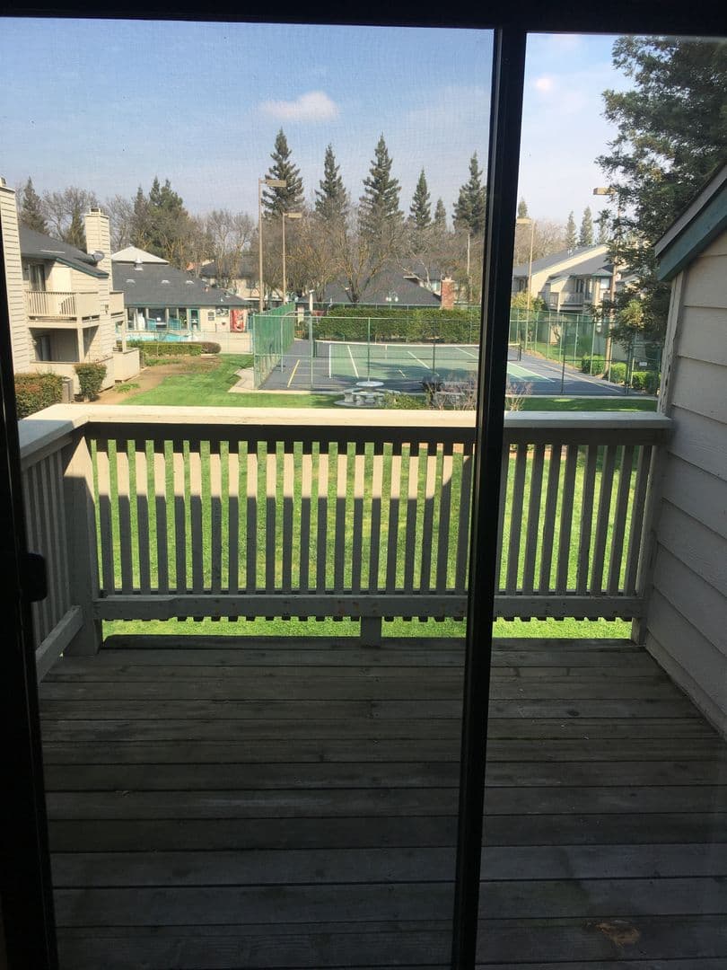 Fresno Apartment: 445 W Nees Ave