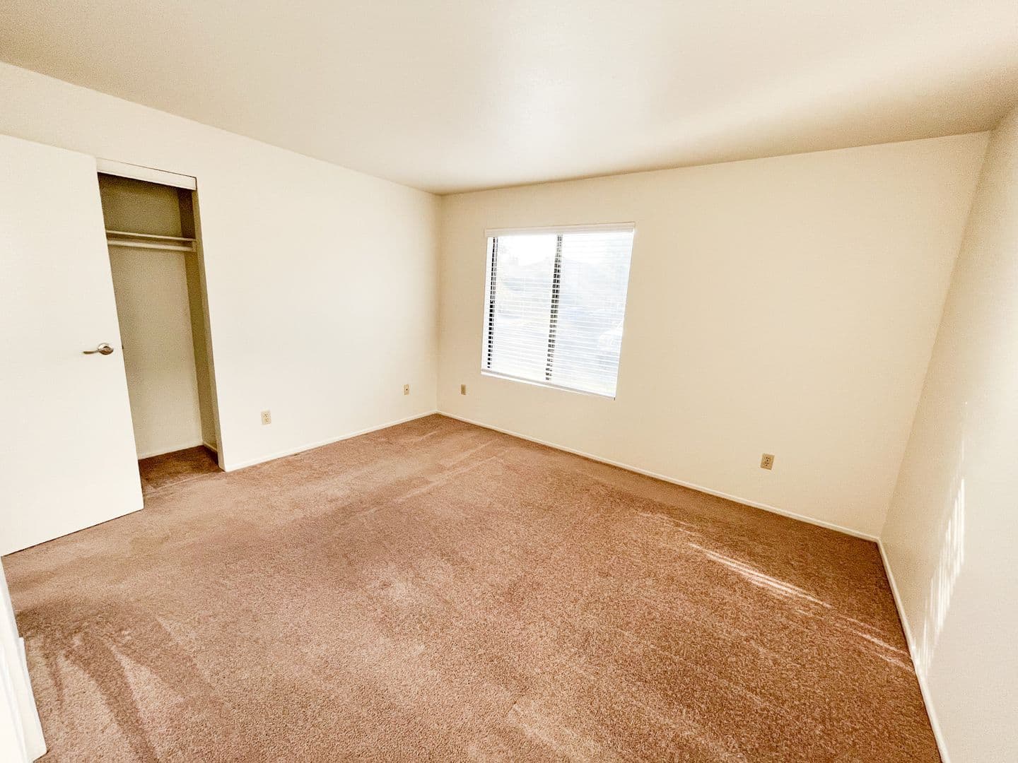 Fresno Apartment: 445 W Nees Ave