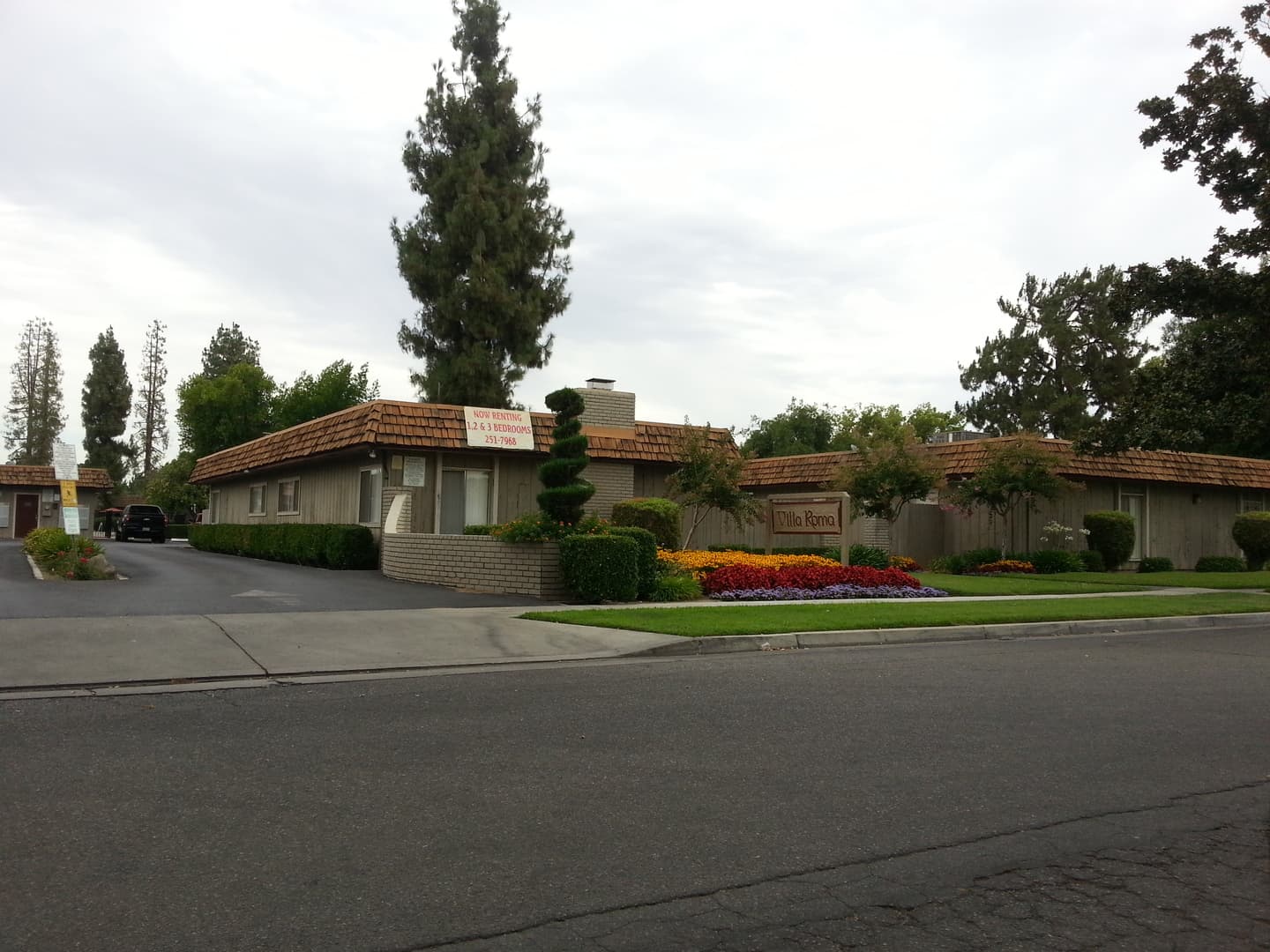 Fresno Apartment: 4735 E. Weldon