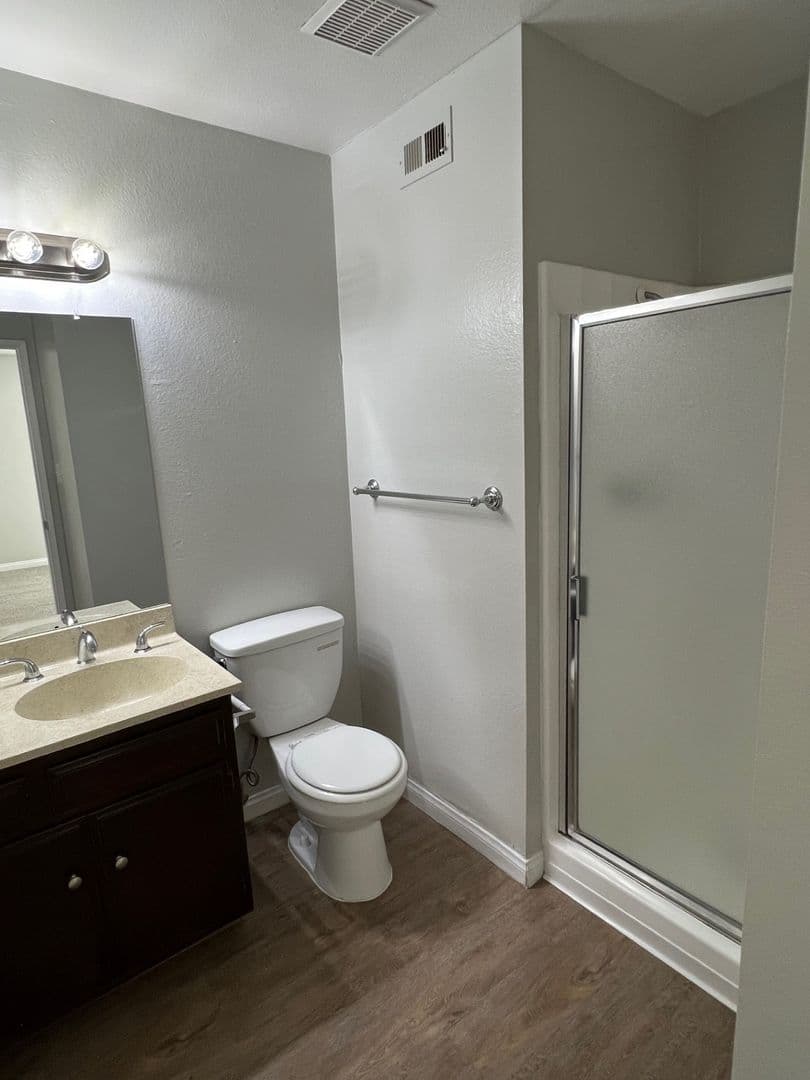 Bakersfield Apartment: 5051 Ming Ave.