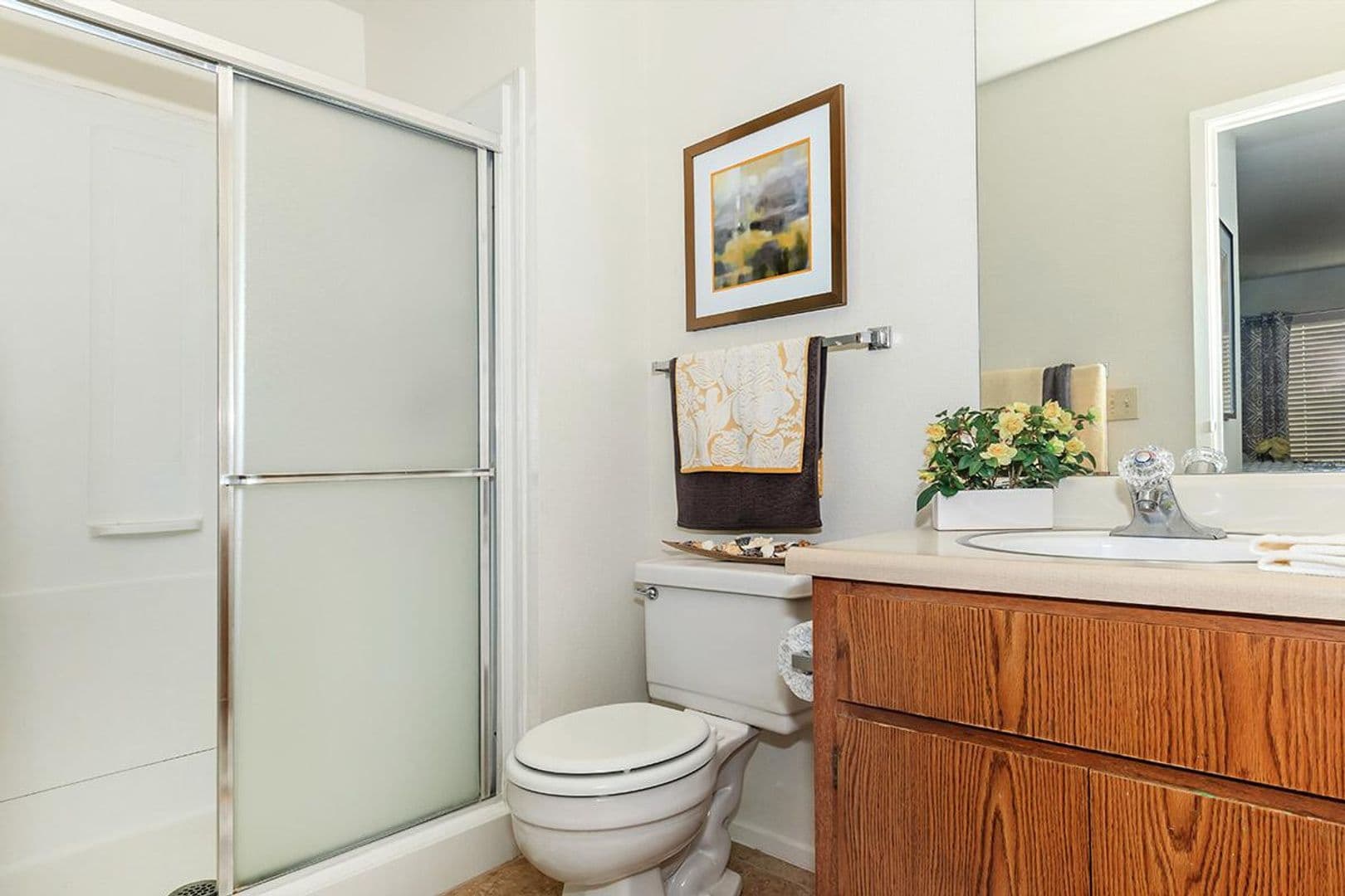 Fresno Apartment: 445 W Nees Ave
