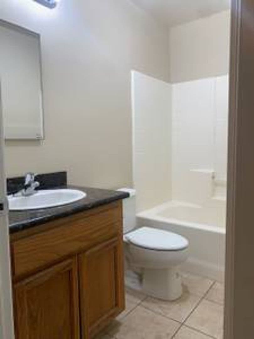 Bakersfield Apartment: 2600 New Stine Rd.