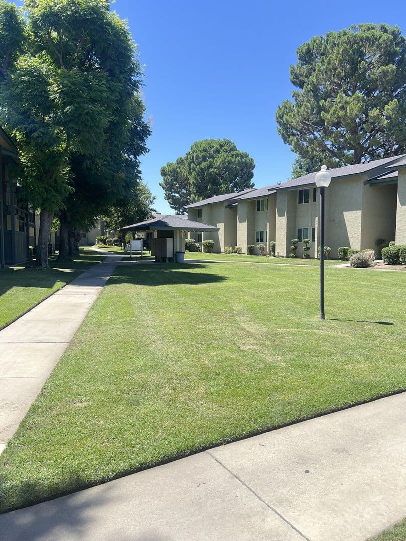 Bakersfield Apartment: 5051 Ming Ave.