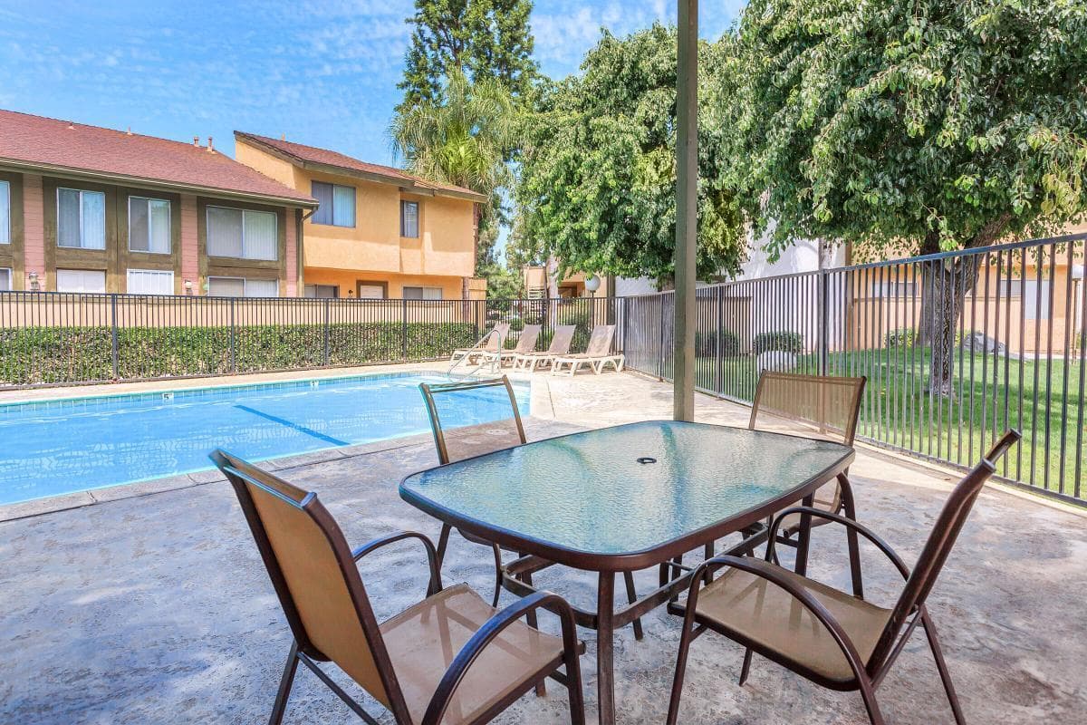Bakersfield Apartment: 800 New Stine Road