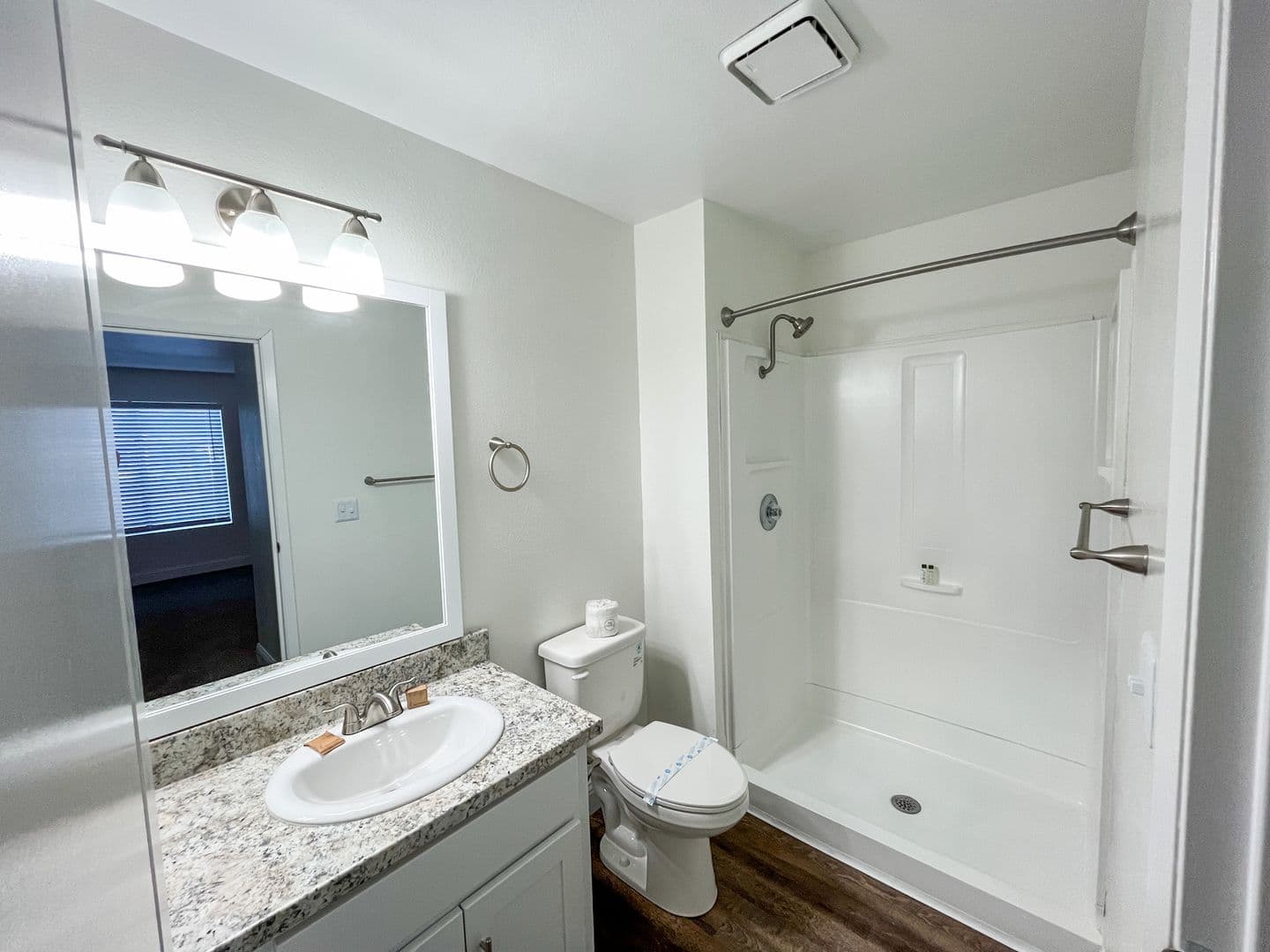 Fresno Apartment: 445 W Nees Ave
