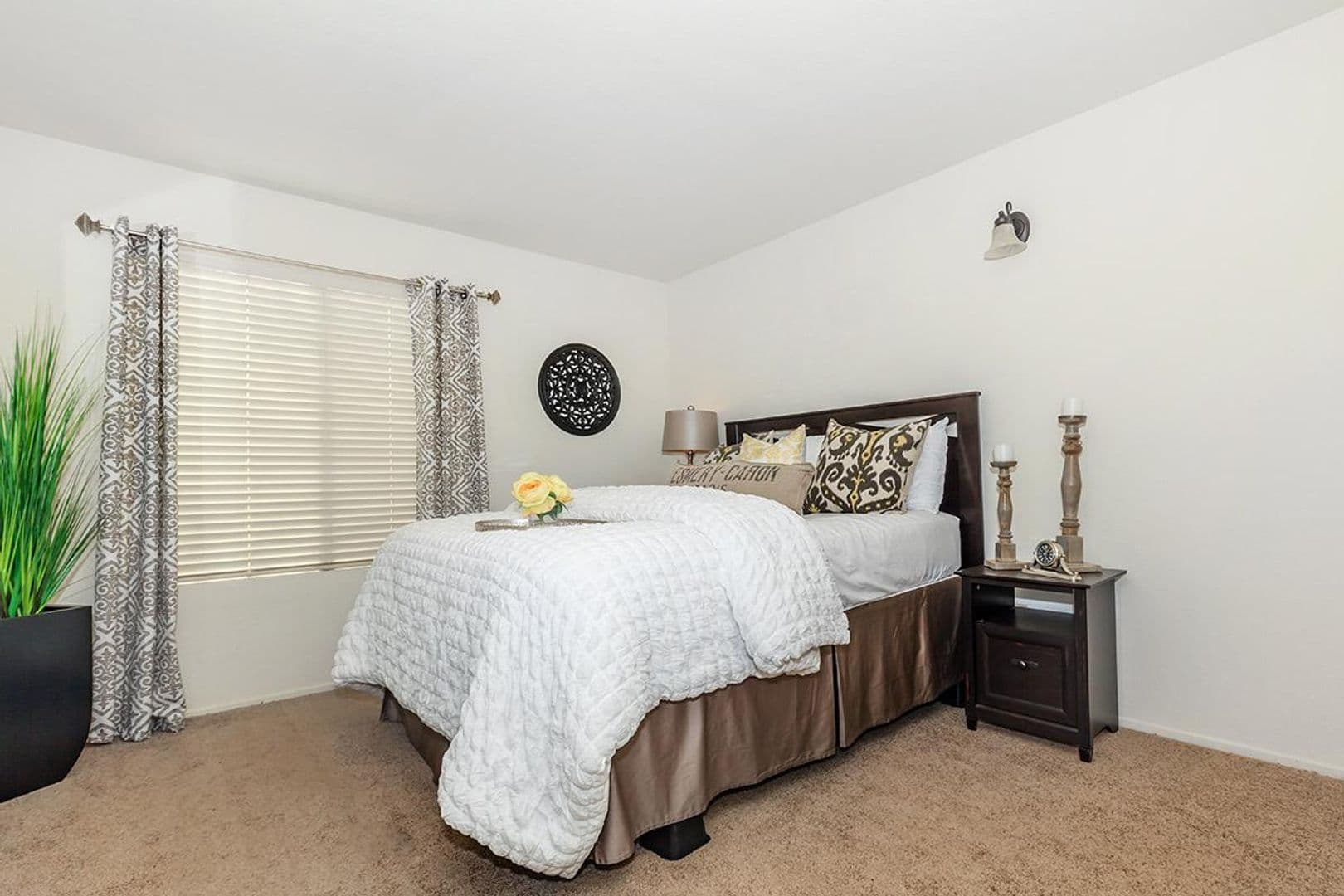 Fresno Apartment: 445 W Nees Ave