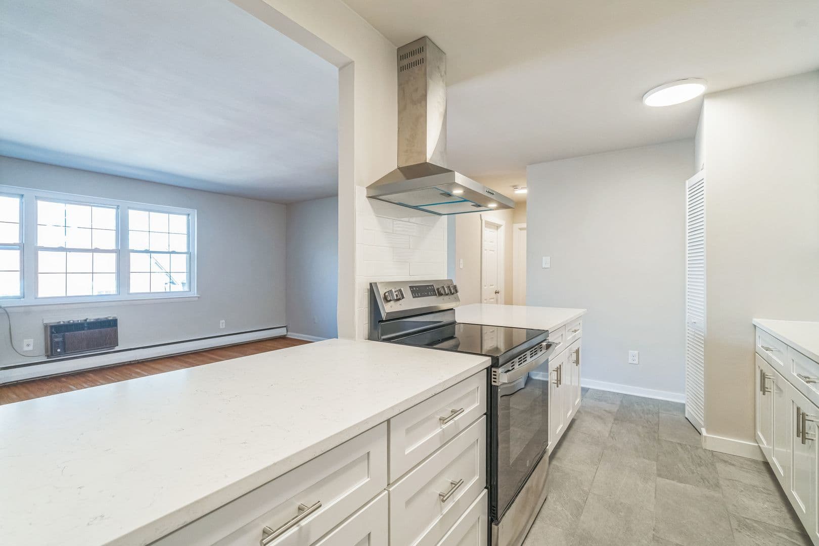 Media Apartment: 412 N Jackson St