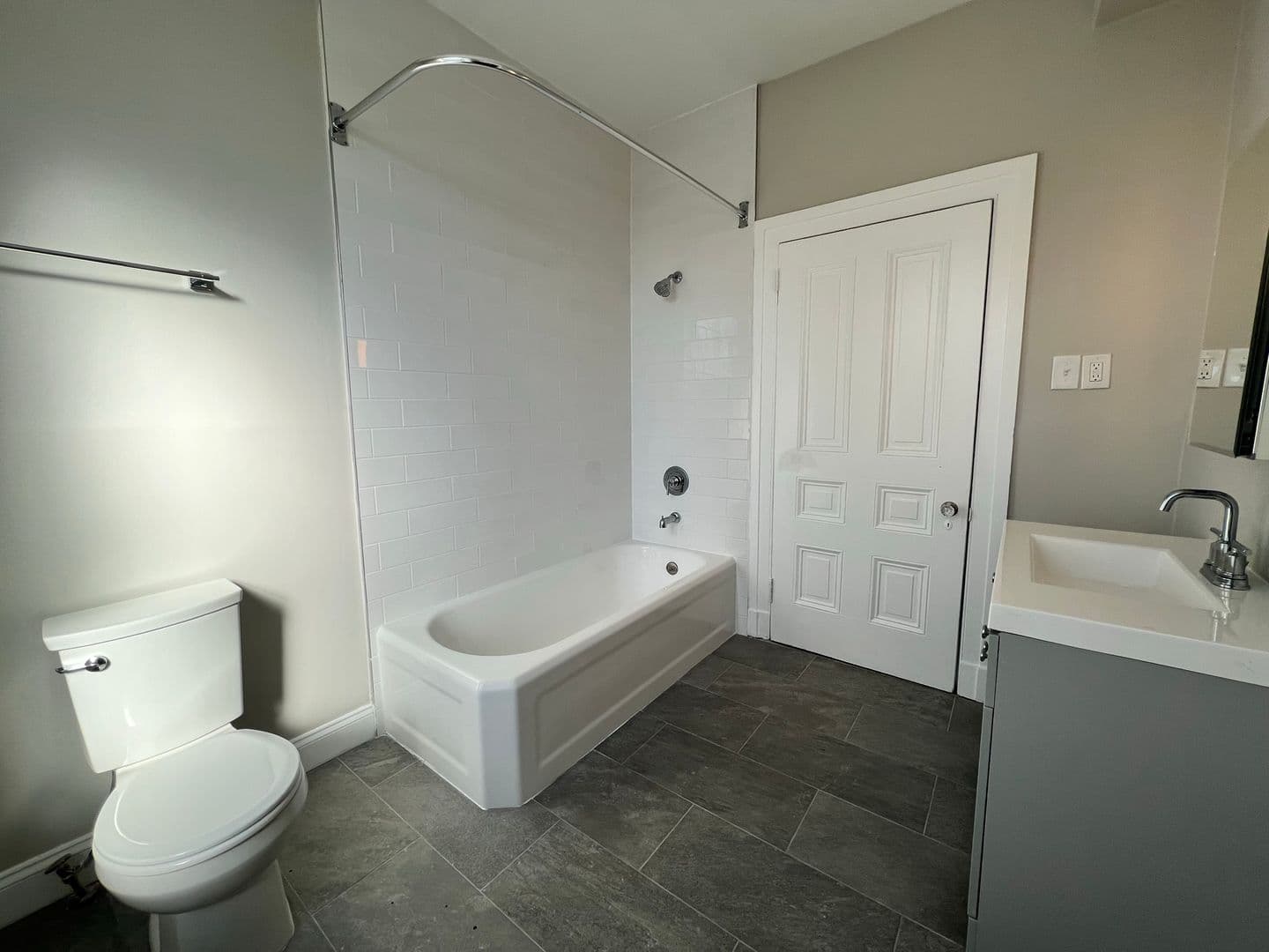 Media Apartment: 327 Meetinghouse Ln