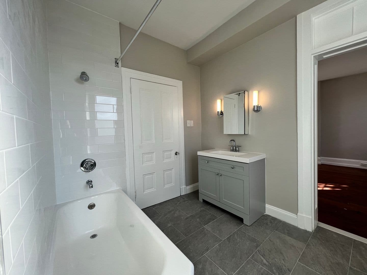 Media Apartment: 327 Meetinghouse Ln