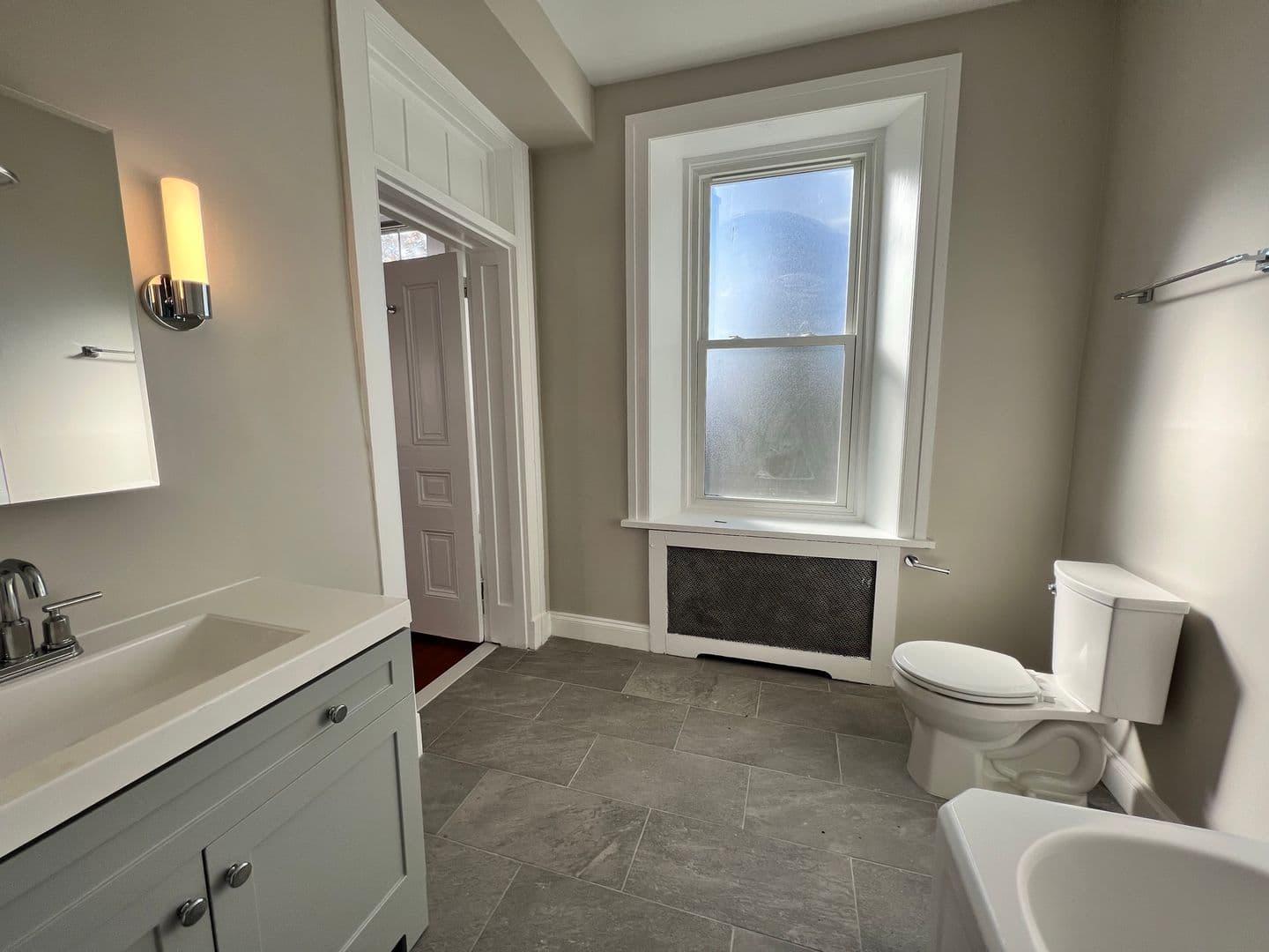 Media Apartment: 327 Meetinghouse Ln