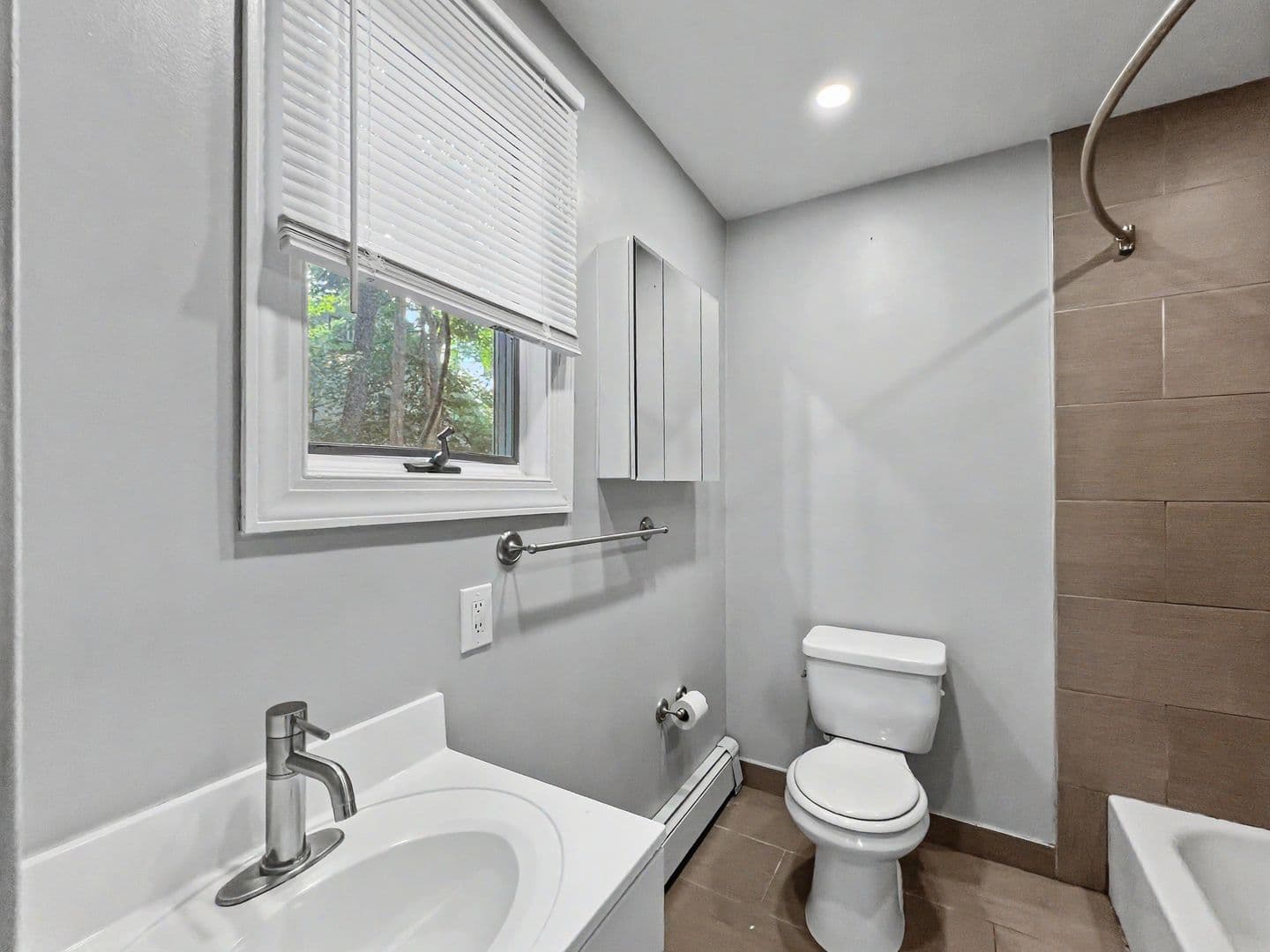 Wayne Apartment: 114 Walnut Ave
