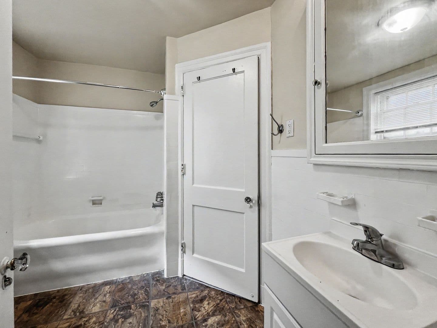 Bala Cynwyd Apartment: 25 Old Lancaster Road