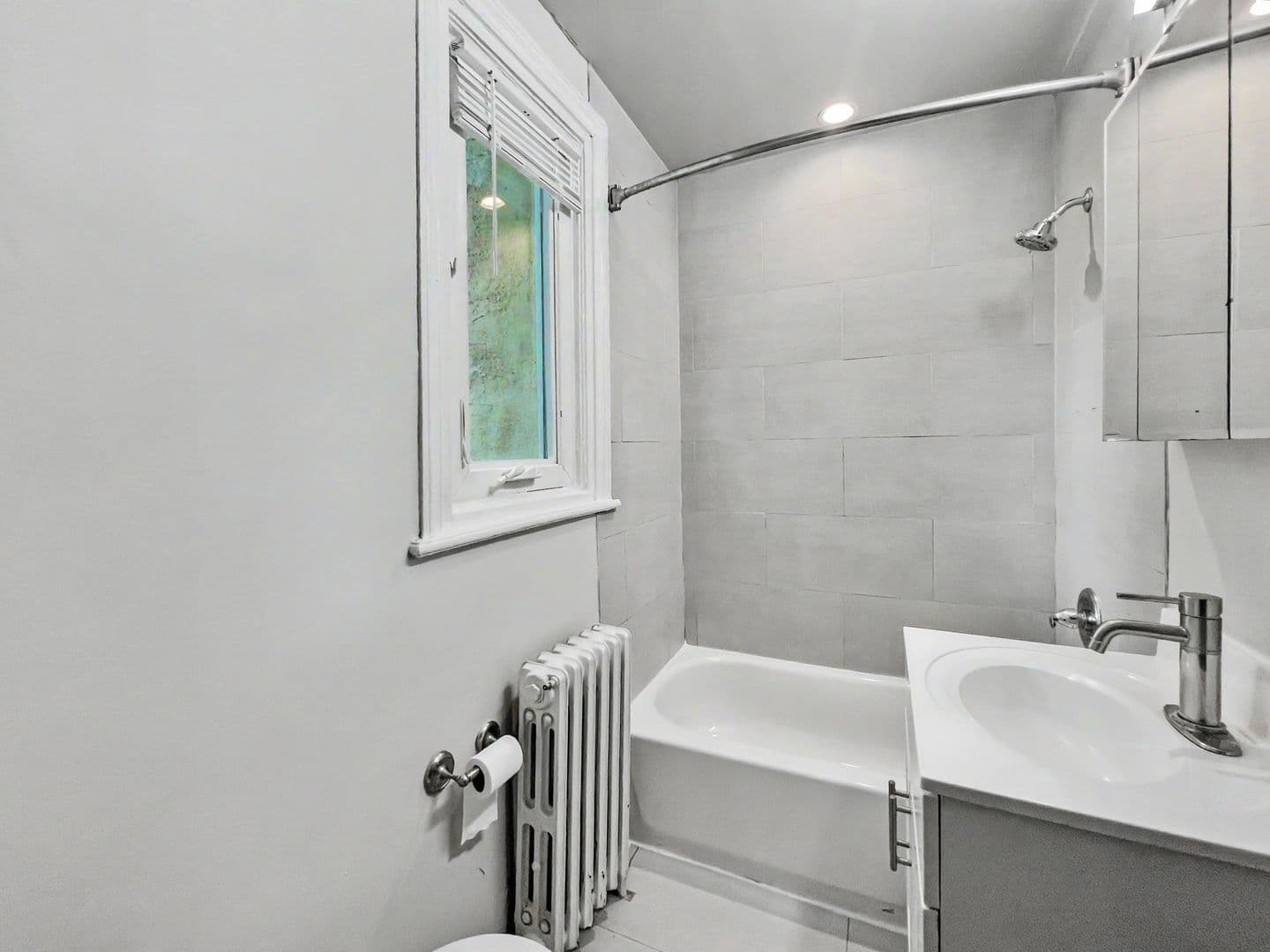 Wayne Apartment: 223 Bloomingdale Ave