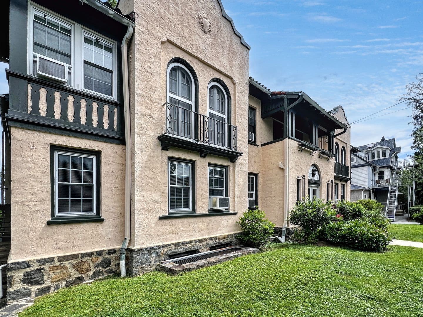 Wayne Apartment: 223 Bloomingdale Ave