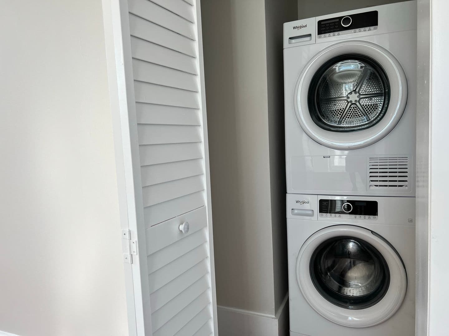 Media Apartment: 327 Meetinghouse Ln