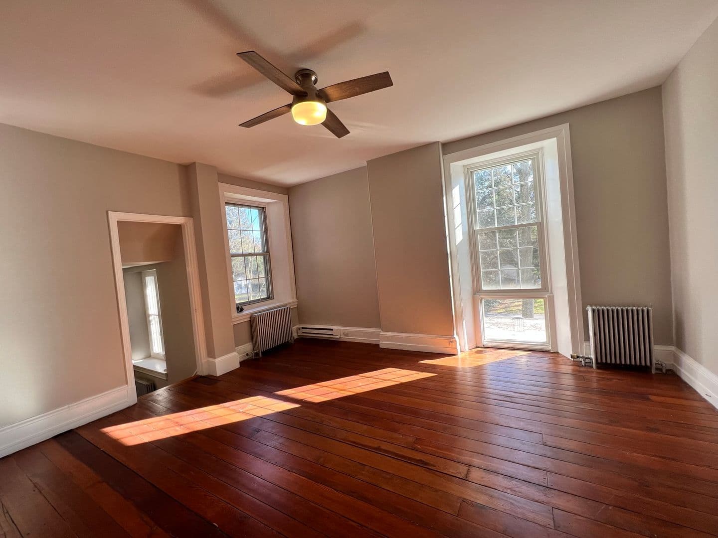 Media Apartment: 327 Meetinghouse Ln