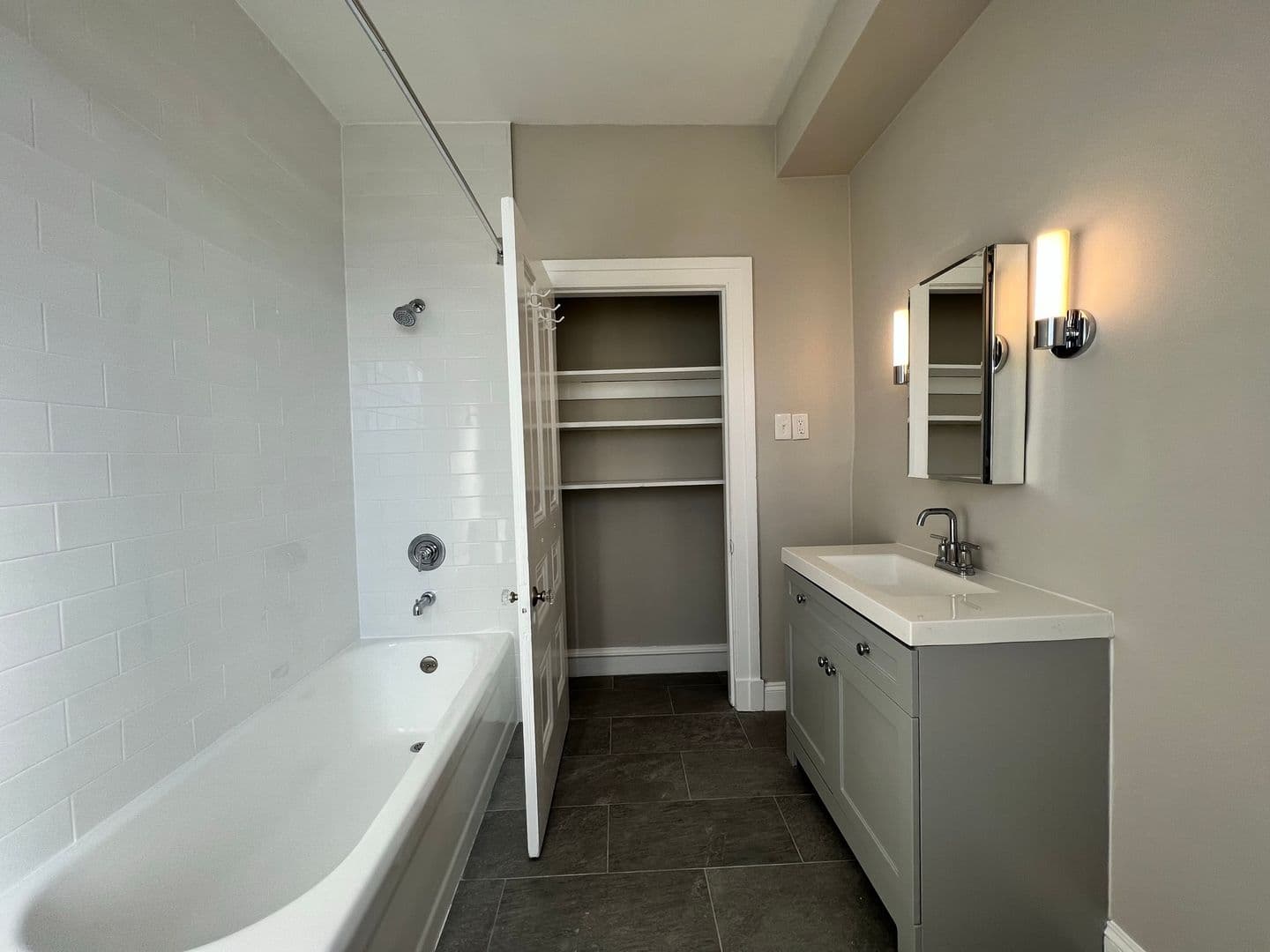 Media Apartment: 327 Meetinghouse Ln