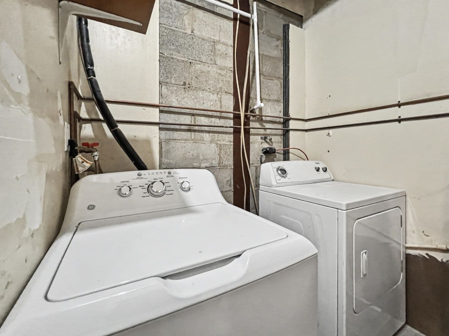 Bryn Mawr Apartment: 829-833 Conestoga Rd