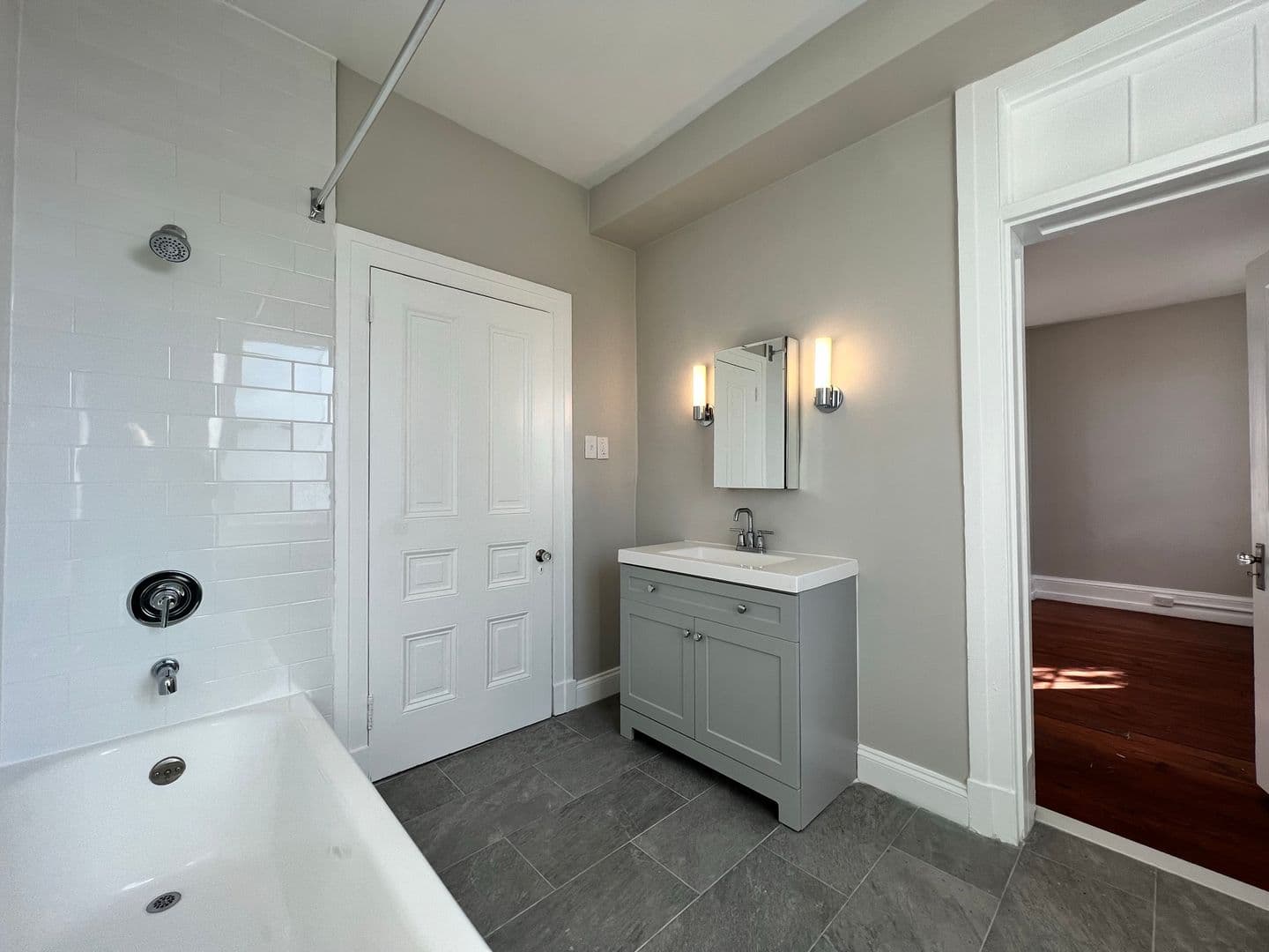 Media Apartment: 327 Meetinghouse Ln