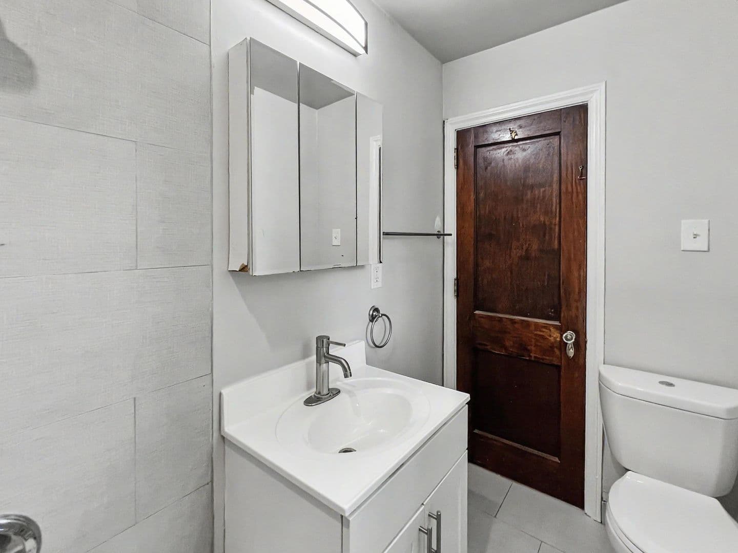 Wayne Apartment: 223 Bloomingdale Ave