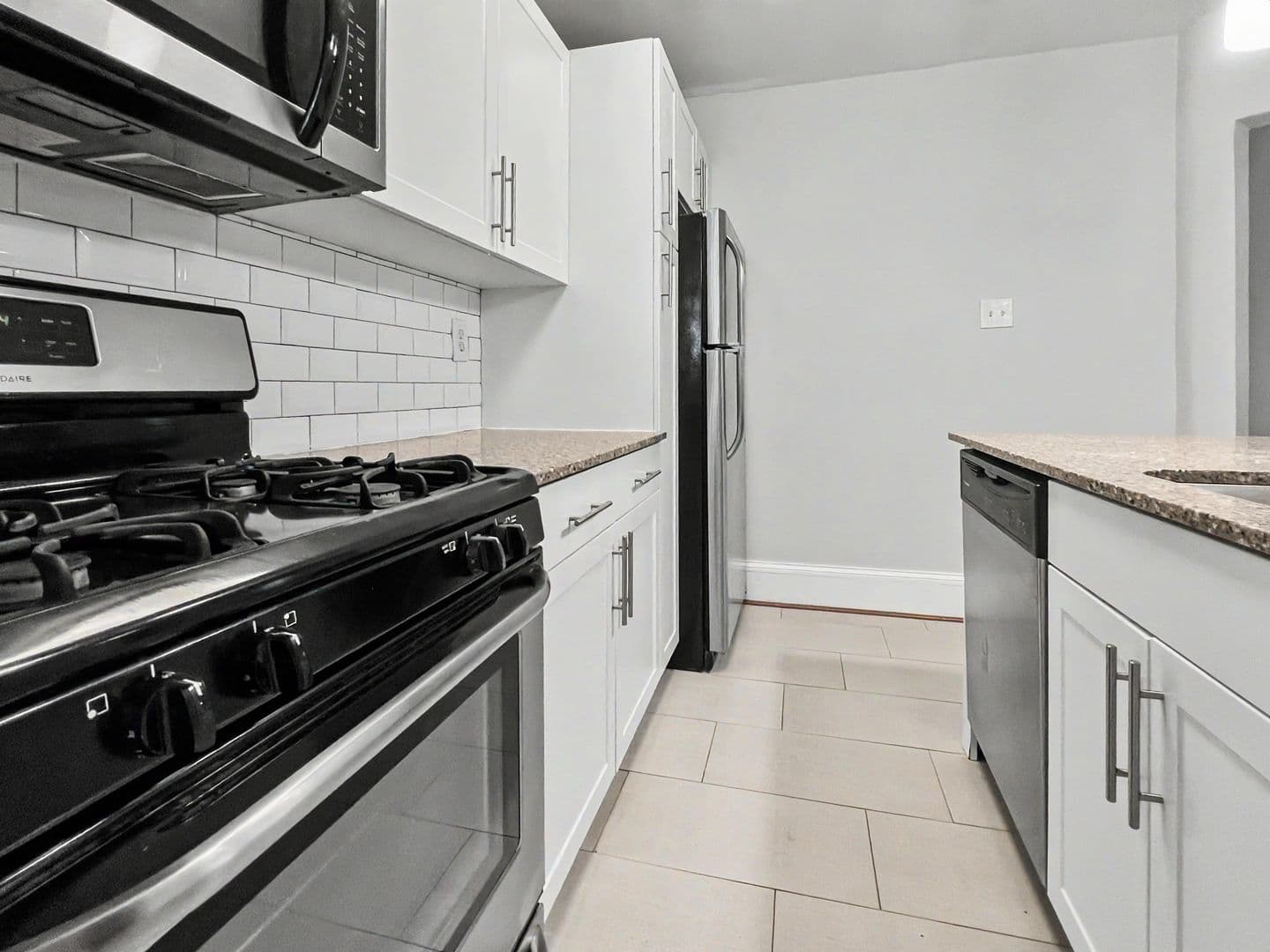 Wayne Apartment: 223 Bloomingdale Ave
