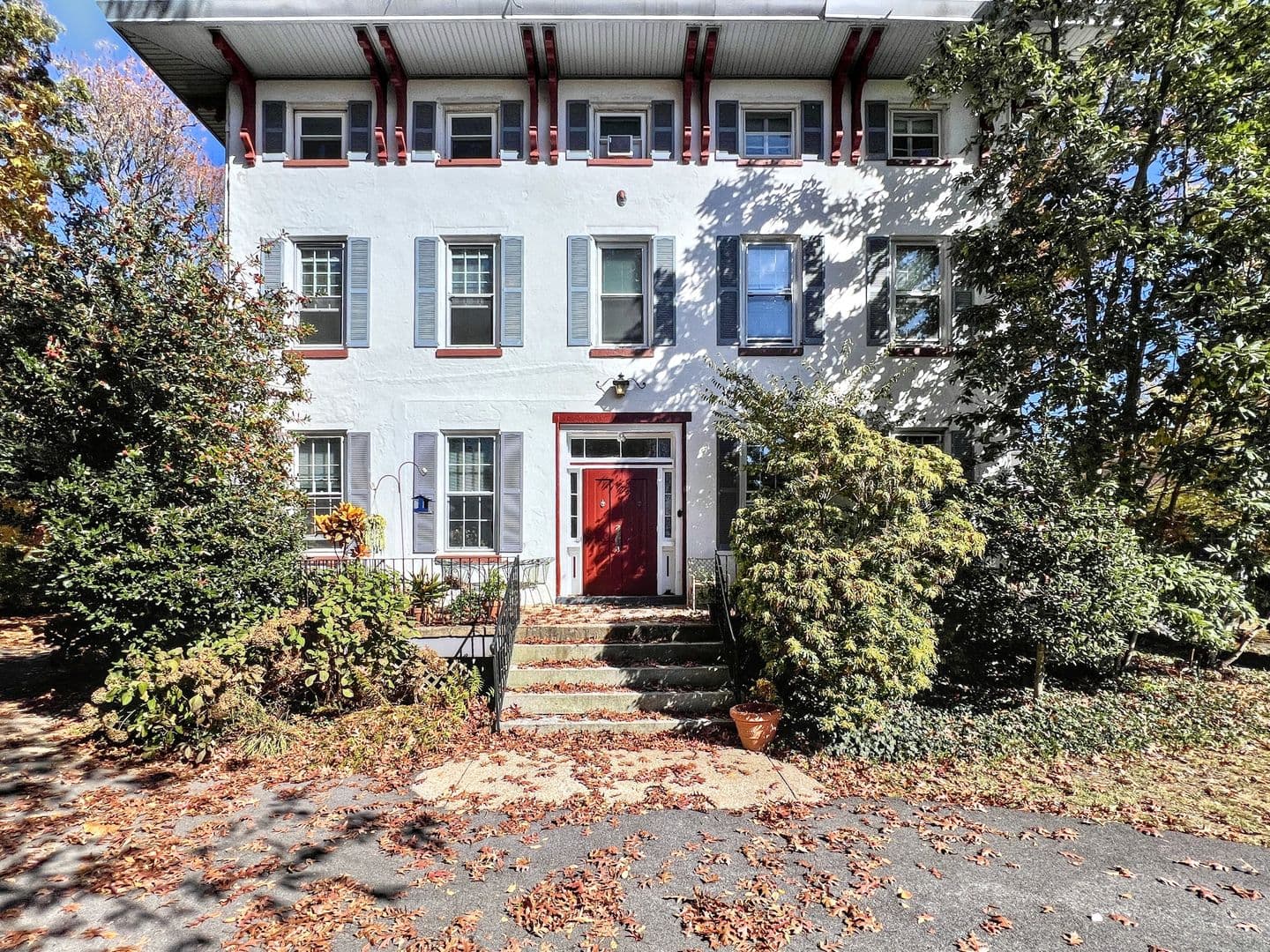 Media Apartment: 327 Meetinghouse Ln