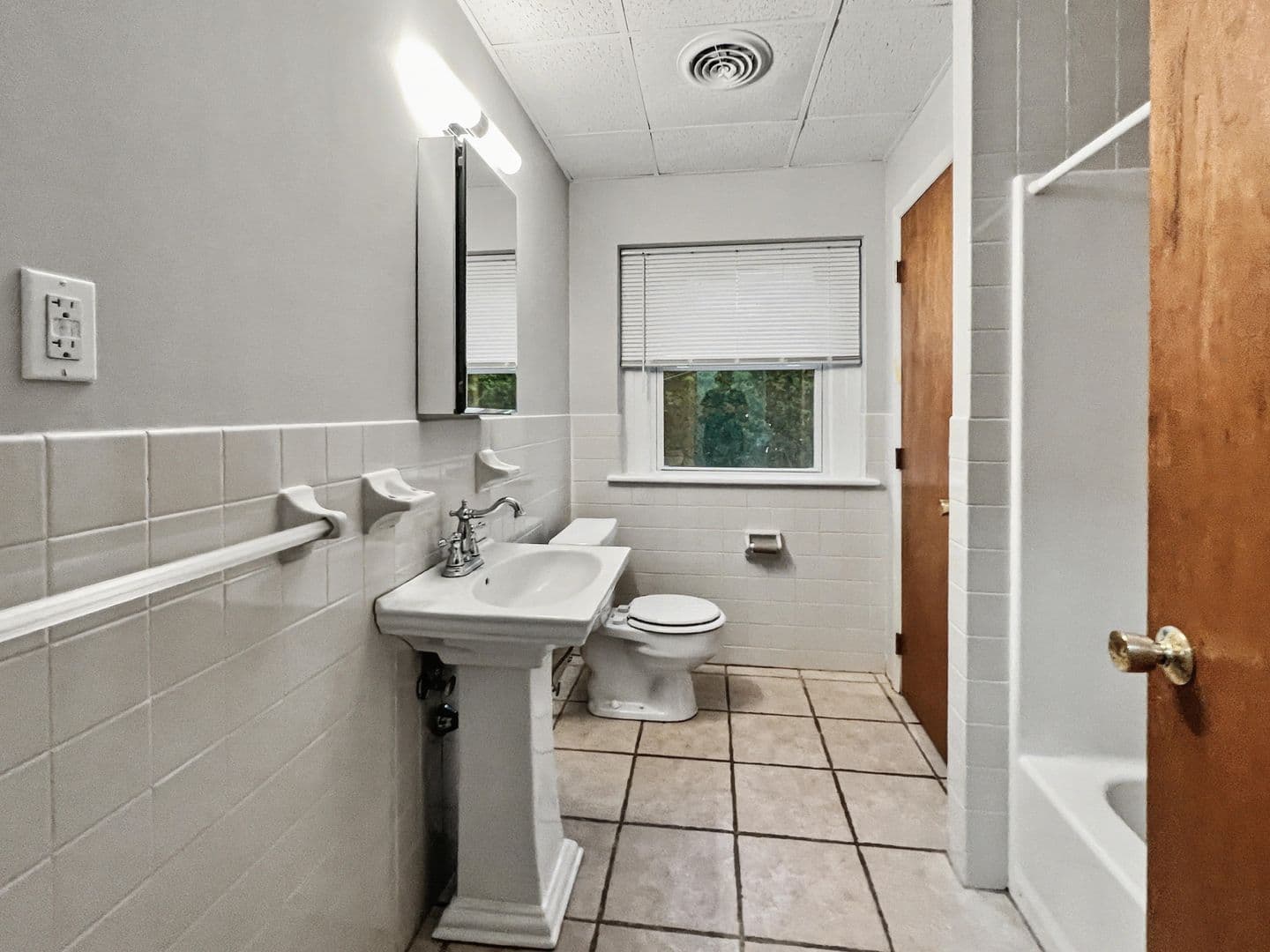 Bryn Mawr Apartment: 829-833 Conestoga Rd