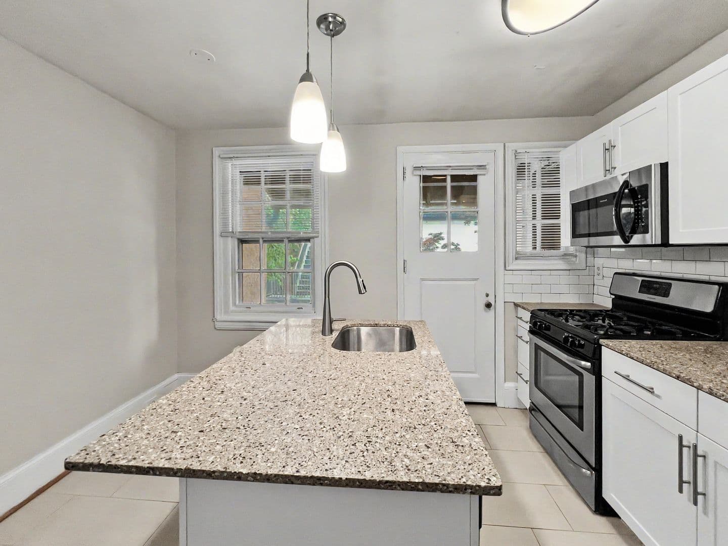 Wayne Apartment: 223 Bloomingdale Ave