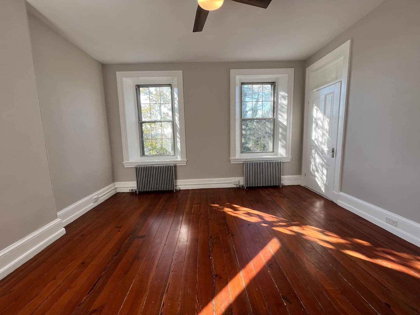 Media Apartment: 327 Meetinghouse Ln
