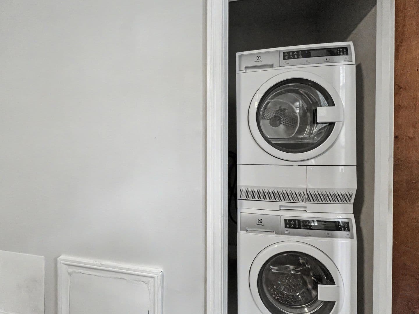 Wayne Apartment: 223 Bloomingdale Ave